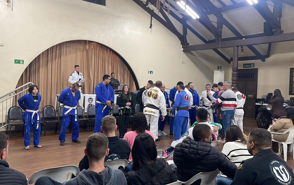 Jiu-Jitsu : Kronos BJJ Sparta do Centro de Treinamento GRESFI gradua 60 alunos