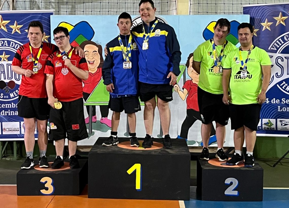Orgulho iguaçuense: Atletas da APAE/ATMFoz/GRESFI na Copa Down de Tênis de Mesa em Londrina