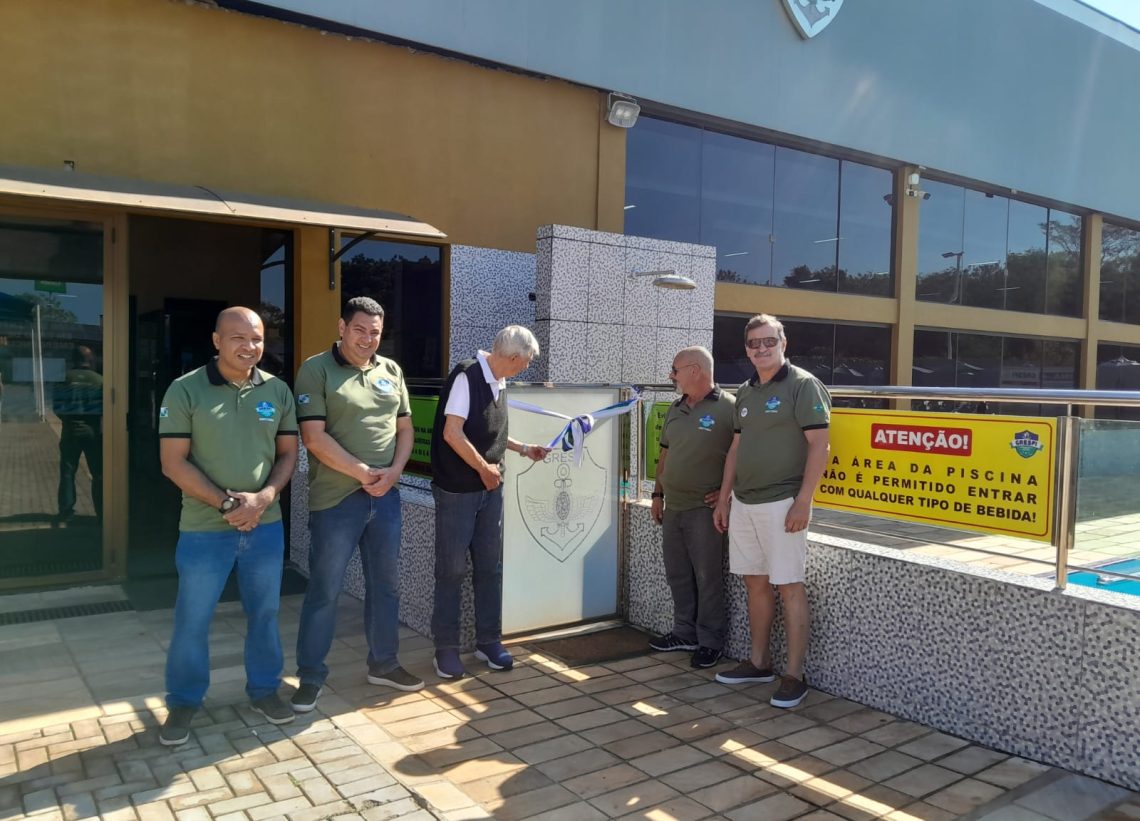 Reabertura da piscina contou com a presença do Suboficial Radiotelegrafista Valmir Eugênio Schmidt