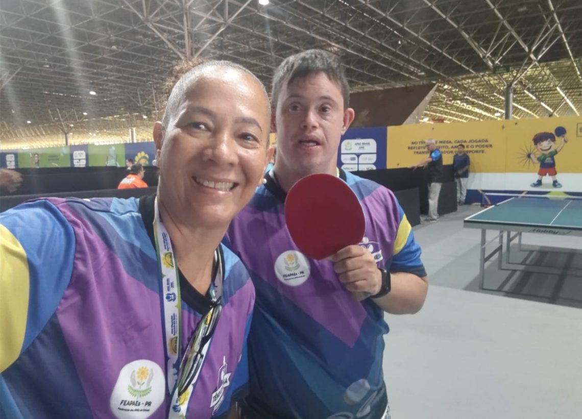 Atleta Luiz Fernando Olivieski da Silva, da APAE Foz/ATMFOZ/GRESFI, é campeão das Olimpíadas Especiais das APAES