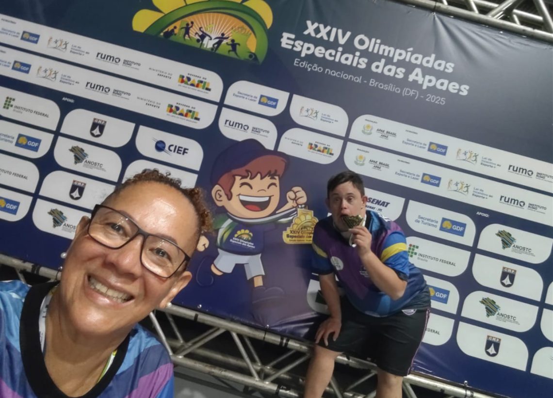 Atleta Luiz Fernando Olivieski da Silva, da APAE Foz/ATMFOZ/GRESFI, é campeão das Olimpíadas Especiais das APAES